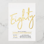 Invitación Con Relieve Metalizado Ochenta | Modern Gold 80th Birthday Party<br><div class="desc">Celebra tu día especial con esta elegante invitación al Relieve metalizado de la fiesta de cumpleaños número 80. Este diseño presenta un Relieve metalizado de moda dorado "Ochenta" con un diseño limpio. Puedes elegir el color real del sello de Relieve metalizado (oro, plata, oro Rosa). Hay más diseños y suministros...</div>