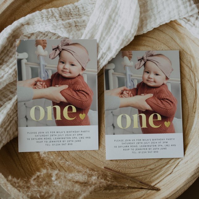 Invitación Con Relieve Metalizado One Heart Photo First Birthday Gold (Subido por el creador)