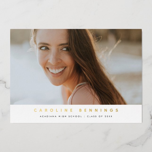 Invitación Con Relieve Metalizado Oro moderno de graduación de foto mínima (Anverso)