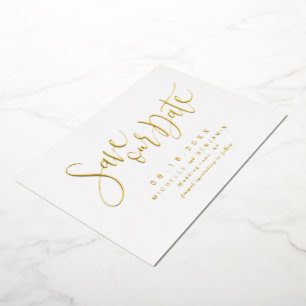 Invitación Con Relieve Metalizado Oro Moderno Script Simple Save The Date