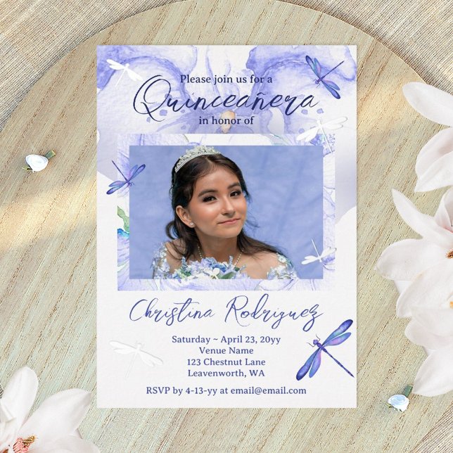 Invitación Con Relieve Metalizado Orquídea Azul Claro Quinceañera (dusty blue quinceanera invitations with silver foil dragonflies)