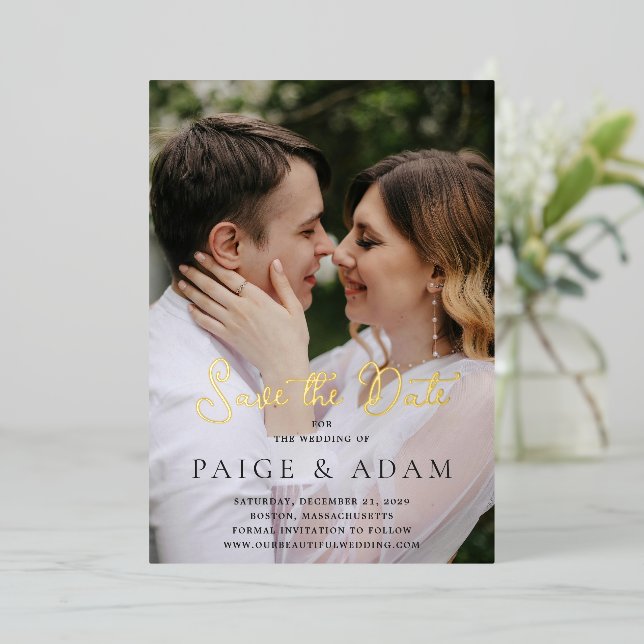 Invitación Con Relieve Metalizado Paige Photo Modern Wedding Save the Date (Anverso de pie)