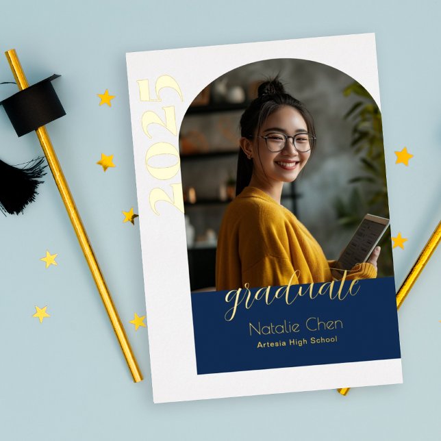 Invitación Con Relieve Metalizado Partido de Graduación de Foto del Arco Azul Modern (Subido por el creador)