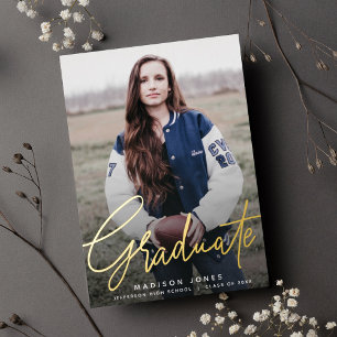 Invitación Con Relieve Metalizado Partido de Graduación de Fotos con Guión Moderno
