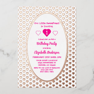 Invitación Con Relieve Metalizado Pequeño corazón primer cumpleaños