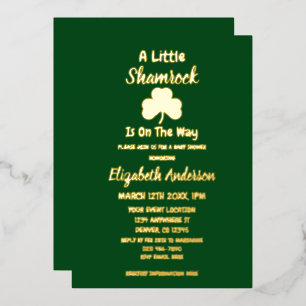 Invitación Con Relieve Metalizado Pequeño Shamrock Baby Shower del Día de San Patric