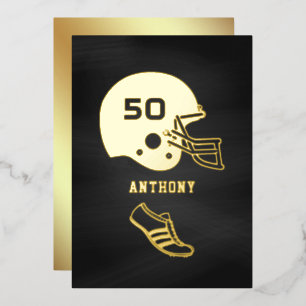 Invitación Con Relieve Metalizado Pizarra de cumpleaños de fútbol negro y dorado
