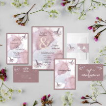 Polvoriento color de borgoña y ampersand de oro Ro