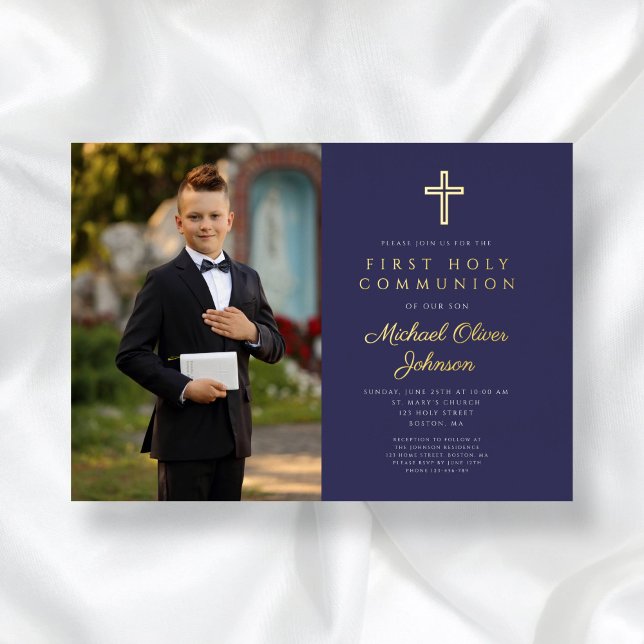 Invitación Con Relieve Metalizado Primera comunicación de Navy Blue Gold Script Boy  (Navy Blue Gold Script Boy Photo First Communion Foil Invitation)