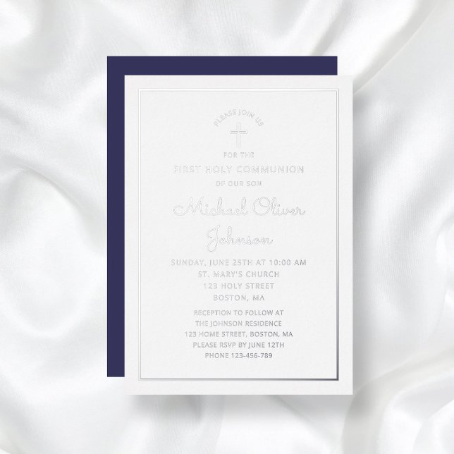 Invitación Con Relieve Metalizado Primera comunión azul de la marina elegantemente p (Elegant Silver Script Navy Blue First Communion Foil Invitation)