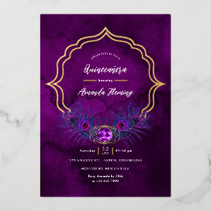Invitación Con Relieve Metalizado Púrpura y dorada Peacock Floral Quinceañera