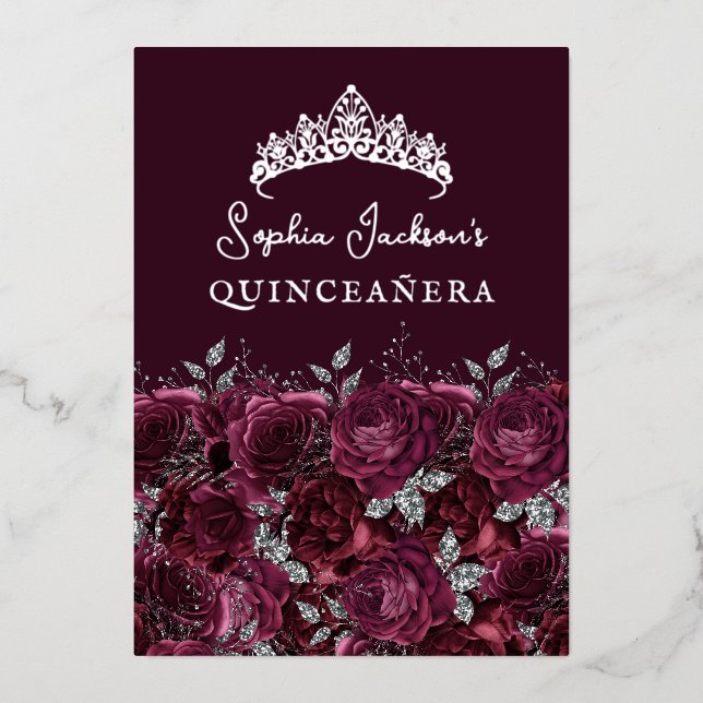 Invitación Con Relieve Metalizado Quinceanera Rosa floral de borgoña de plata (Anverso)