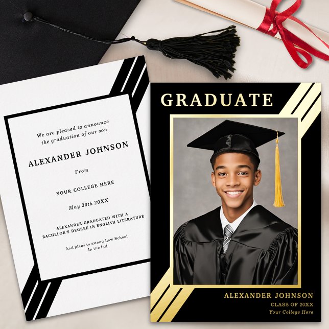Invitación Con Relieve Metalizado Rayas modernas de graduación foto negro y oro (Modern typography graduate photo bold black and gold foil stripes Graduation announcement card)