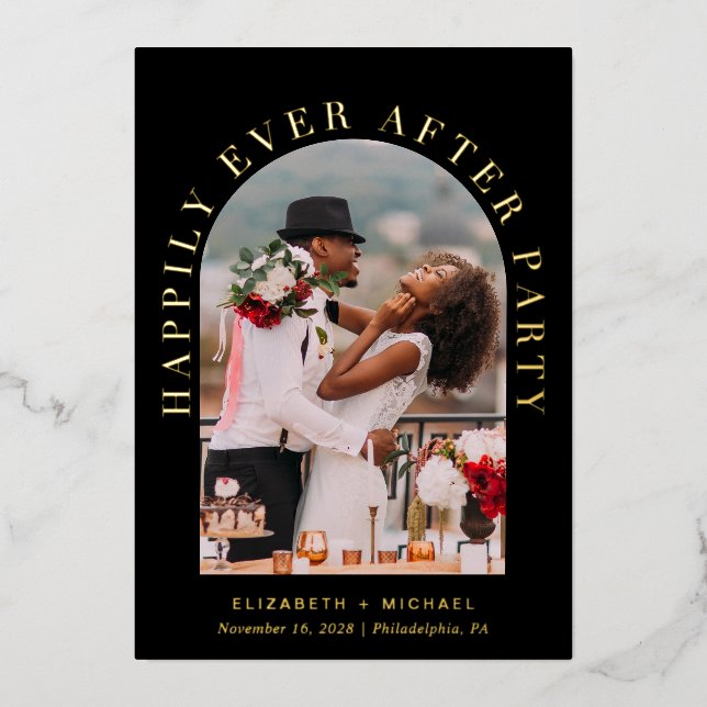 Invitación Con Relieve Metalizado Recepción de Boda con Foto de Arco Elegante Negro  (Anverso)