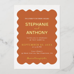 Invitación Con Relieve Metalizado Retro Bodas de Terracota de Borde Ondulado de los