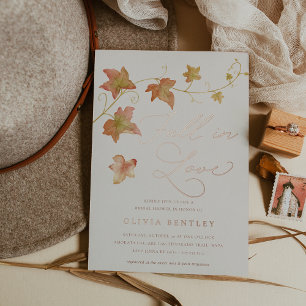 Invitación Con Relieve Metalizado Rosa de oro "Cae en el amor" ducha de novia