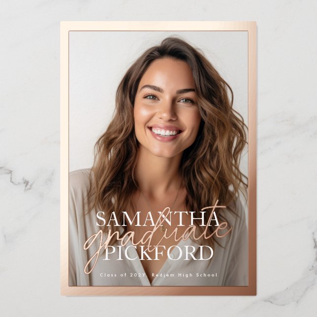 Invitación Con Relieve Metalizado Rosa del partido de graduación 2025 de Photo High  (Anverso )