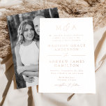 Invitación Con Relieve Metalizado Rosa moderno  Monograma Oro Boda de fotografía<br><div class="desc">Invitación minimalista y moderna a la boda con sus iniciales de monograma y los detalles de boda mostrados en letras de Relieve metalizado de oro subió con acentos de escritura caligráfica. El fondo blanco puede cambiarse a un color de su elección. La invitación a la boda del Relieve metalizado se...</div>