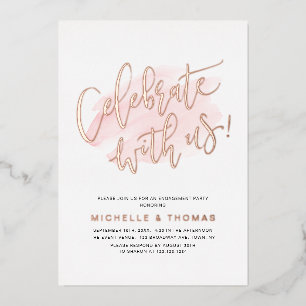 Invitación Con Relieve Metalizado Rose Gold Celebre Con Nosotros Script Moderno Simp