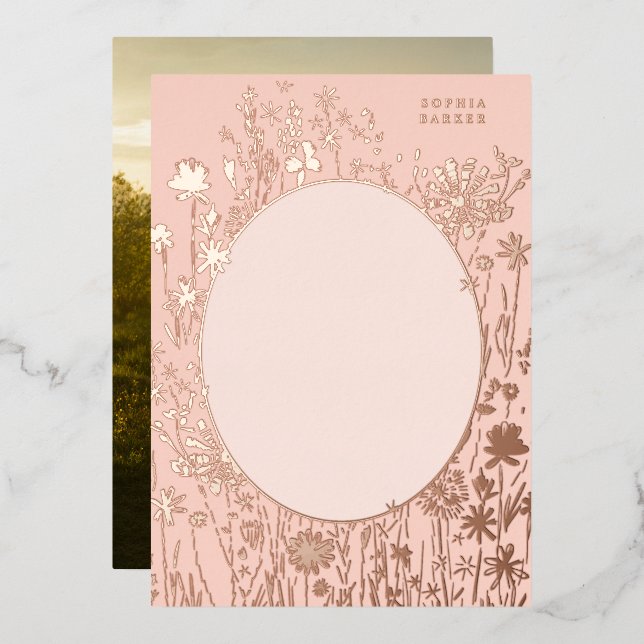 Invitación Con Relieve Metalizado Rubor Gold con flores en blanco bordado (Anverso/Reverso)