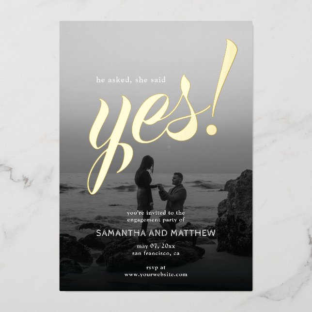 Invitación Con Relieve Metalizado Rústica dijo Sí Fiesta de Compromiso de Fotografía (Anverso)