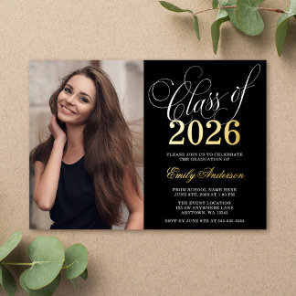 Invitación Con Relieve Metalizado Script Black 2025 Photo Graduation Party Gold