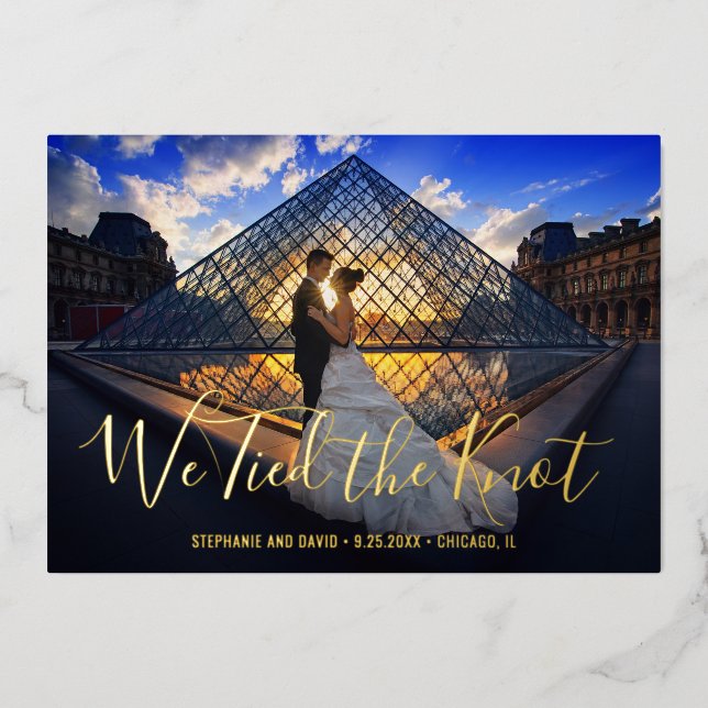 Invitación Con Relieve Metalizado Sencilla Recepción de Boda Elegante Dorada Moderna (Anverso)