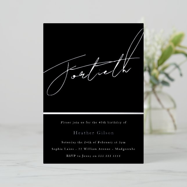 Invitación Con Relieve Metalizado Silver Script 40 cumpleaños Fiesta Plata (Anverso de pie)