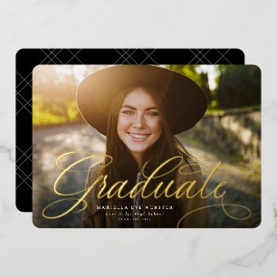 Invitación Con Relieve Metalizado Simple guión oro graduado graduación horizontal