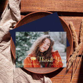 Invitación Con Relieve Metalizado Simple Minimalista Una foto graduada Gracias