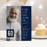Invitación Con Relieve Metalizado Sixty Photo Blue & Gold 60th Birthday Party Real<br><div class="desc">Celebre con estilo con estas invitaciones reales a la fiesta de cumpleaños número 60 con un fondo azul moda,  una foto del chica/chico de cumpleaños,  el gracioso dicho "¡tomó sesenta años lucir así de bien!" y una plantilla de texto simple que es fácil de personalizar.</div>