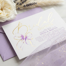Invitación Con Relieve Metalizado Soft Purple Bow She's Tying The Knot Bridal Shower