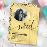 Invitación Con Relieve Metalizado Sparkler amarillo dulce 16 foto de cumpleaños<br><div class="desc">Relájese con una celebración Sweet 16 con esta alegre invitación amarilla, con acentos brillantes y una opción de foto de personalizable. Diseñada para hacer aún más especial un cumpleaños histórico, esta invitación incluye detalles de Relieve metalizado que le dan un toque de elegancia. Personalízalo con el nombre del chica de...</div>