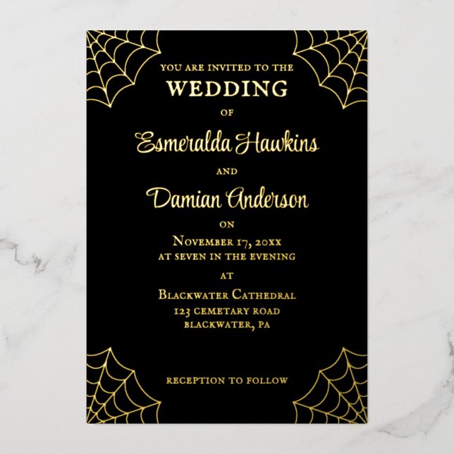 Invitación Con Relieve Metalizado Spiderwebs Black and Gold Gothic Boda (Anverso)