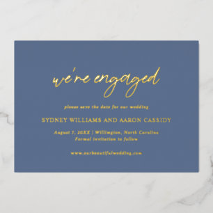 Invitación Con Relieve Metalizado Sydney Dusty Blue Boda Moderna Guardar la Fecha