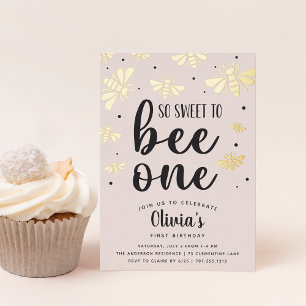 Invitación Con Relieve Metalizado Tan Dulce Ser Una Primera Fiesta de Cumpleaños de 