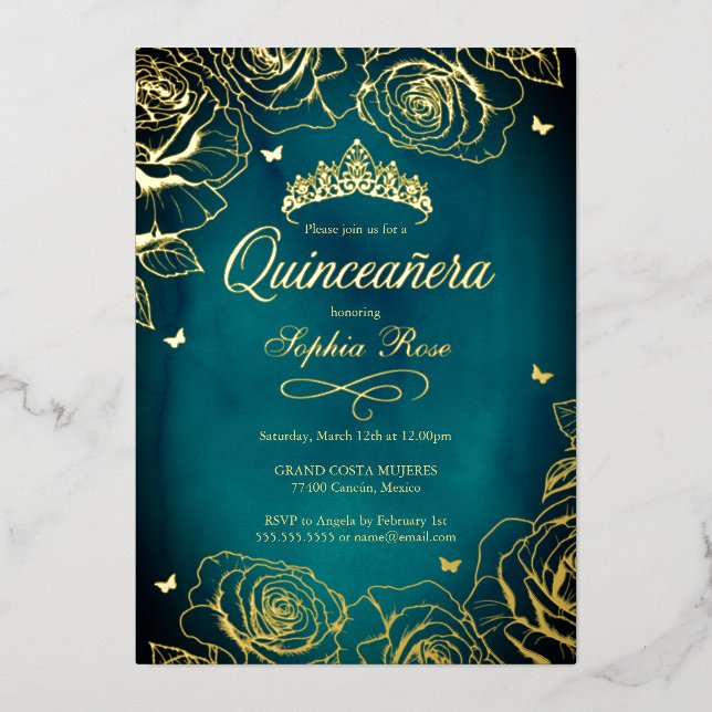 Invitación Con Relieve Metalizado Tema de la Corona verde azulada de Oro Quinceanera (Anverso)