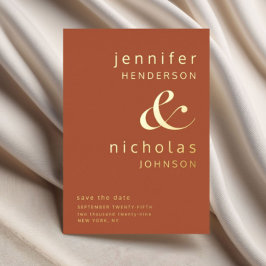 Invitación Con Relieve Metalizado Terracota Bodas Ampersand Save The Date Dorado