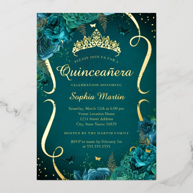 Invitación Con Relieve Metalizado Tiara Rosa Verde azulado mariposa floral Quinceane (Anverso)