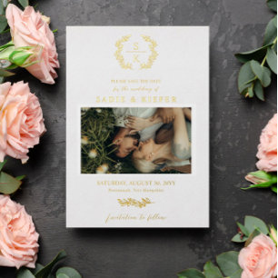 Invitación Con Relieve Metalizado Tipografía dorada de monograma de laurel Foto