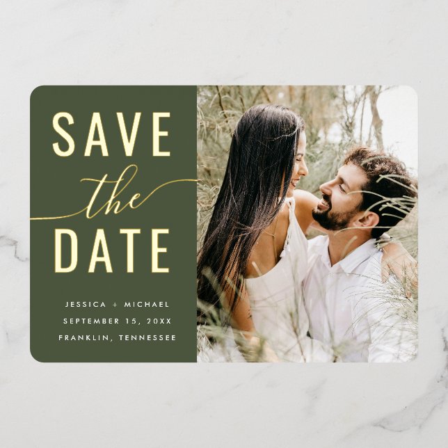 Invitación Con Relieve Metalizado Tipografía simple Foto Olive Green Boda (Anverso)