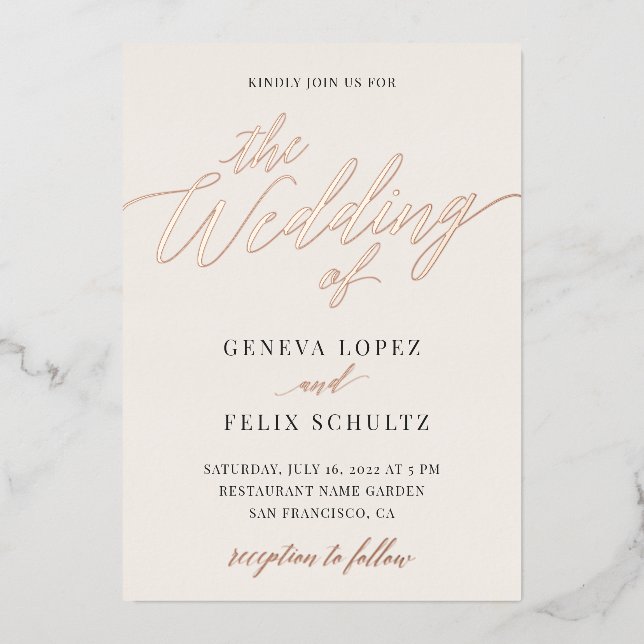 Invitación Con Relieve Metalizado Todos en un Relieve metalizado dorado clásico con  (Anverso)