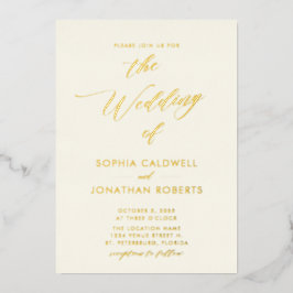 Invitación Con Relieve Metalizado Todos en una caligrafía de oro en un Boda crema