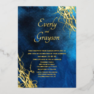 Invitación Con Relieve Metalizado Torneos de Remolinos Azules y Dorados para Bodas