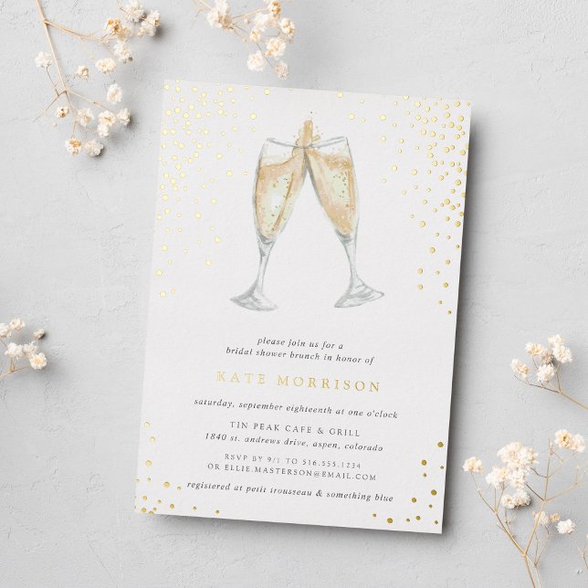 Invitación Con Relieve Metalizado Tosta de champaña | Bridal Shower Brunch (Champagne themed bridal shower invitation on smooth white paper with gold foil accents)