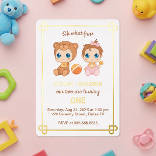 Invitación Con Relieve Metalizado Traje de oso para gemelos bebé en su primer cumple