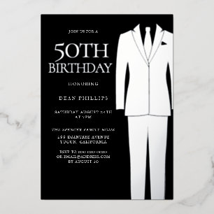 Invitación Con Relieve Metalizado Traje plateado y corbata negra para hombres Cumple