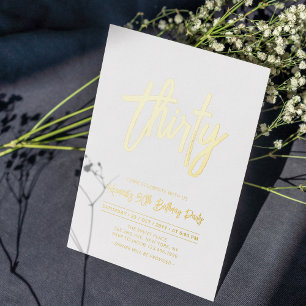 Invitación Con Relieve Metalizado Treinta Fiesta de Cumpleaños 30 Chic Foil Script