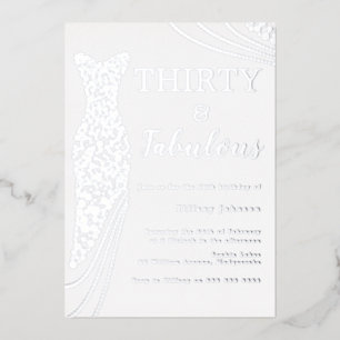 Invitación Con Relieve Metalizado ¡Treinta y fabuloso! Vestido de plata Cumpleaños 3