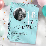 Invitación Con Relieve Metalizado Turquoise Sparkler Sweet 16 Birthday Photo<br><div class="desc">Invite a sus amigos y familiares a una deslumbrante celebración de Sweet 16 con esta brillante invitación al Relieve metalizado. Con un divertido patrón de puntos turquesa y negro y chispas brillantes, este diseño también incluye un espacio especial para una foto del chica de cumpleaños. La manera perfecta de marcar...</div>